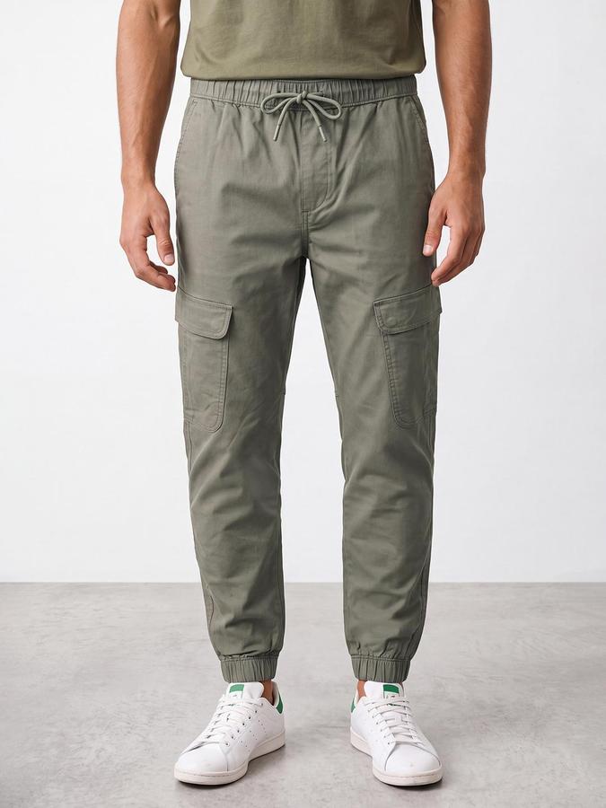 R&B Men Green Mid Rise Regular Fit Cargos