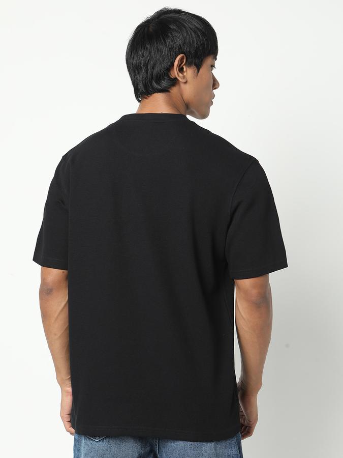 Men Regular Fit Round-Neck T-Shirt image number 3