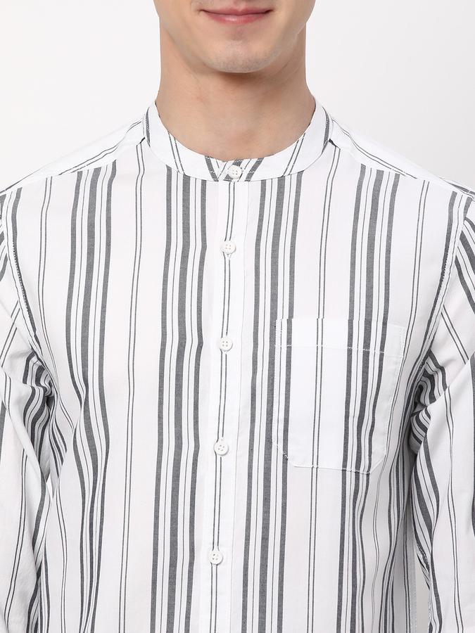 Men Striped Slim Fit Shirt with Patch Pocket image number 3