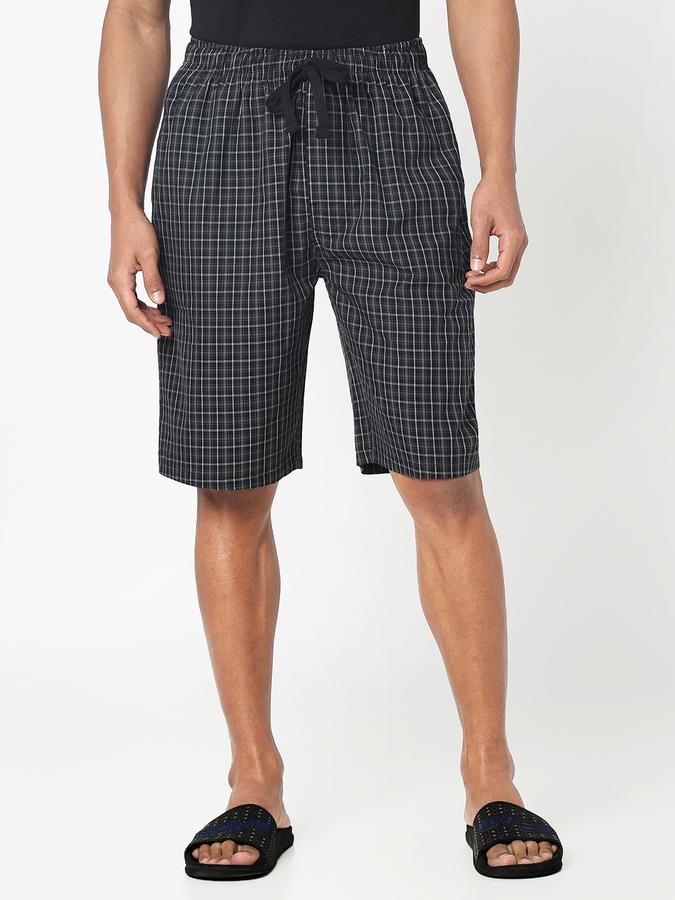 Checkered Men Regular Shorts image number 1