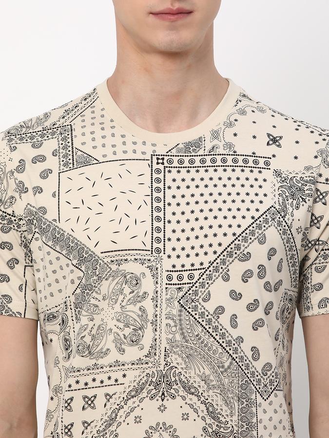 Men Printed Regular Fit Round-Neck T-Shirt image number 3