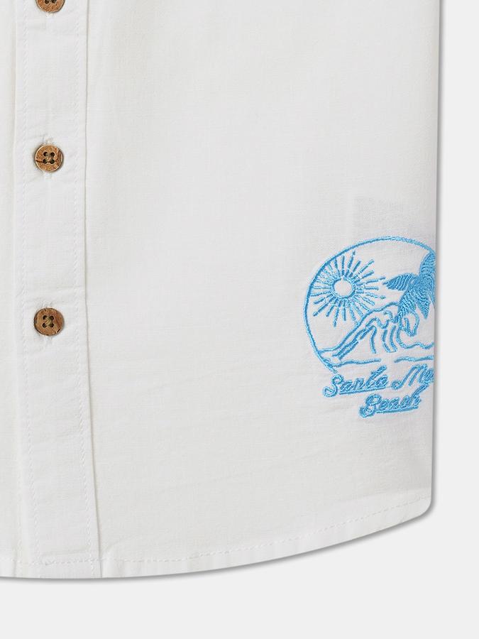 Boys Solid Casual Shirt image number 3
