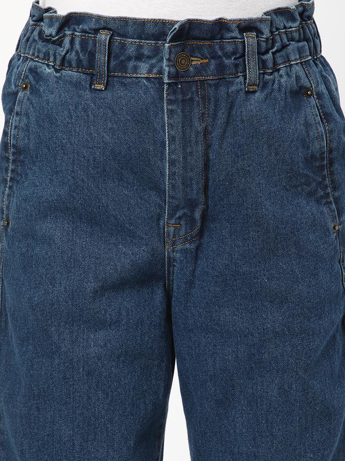 Women Mid-Wash Relaxed Fit Jeans image number 3
