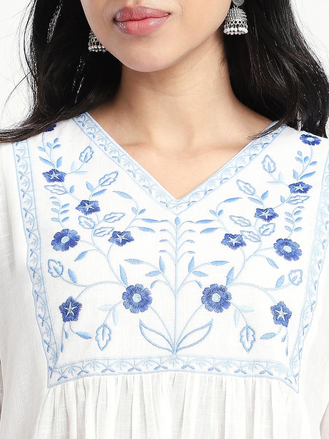 Women Viscose Relaxed Fit V Neck Embroidered Kurta