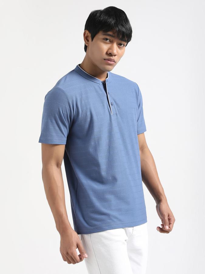 Men Textured Henley T-shirts image number 1