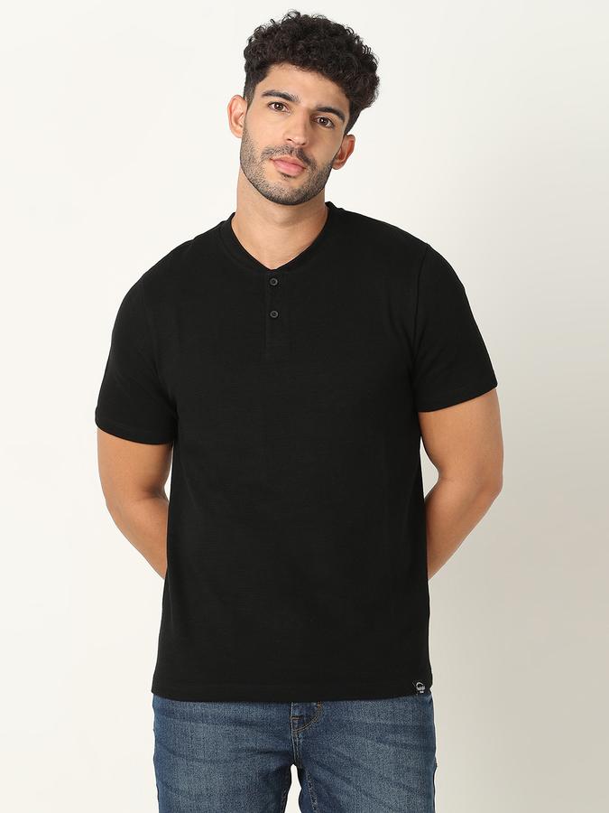 Men Solid Regular Fit T-shirt data-index=