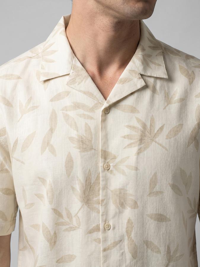 R&B Beige Floral Printed Men Cuban Collar Short Sleeves Shirt