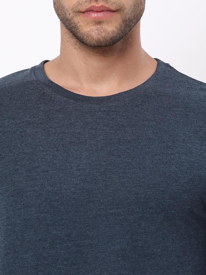 Men Regular Fit Round-Neck T-Shirt with Short Sleeves image number 3