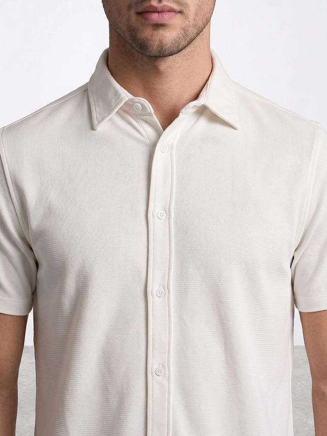 R&B Men Beige Solid Spread Collar Short Sleeves Shirt