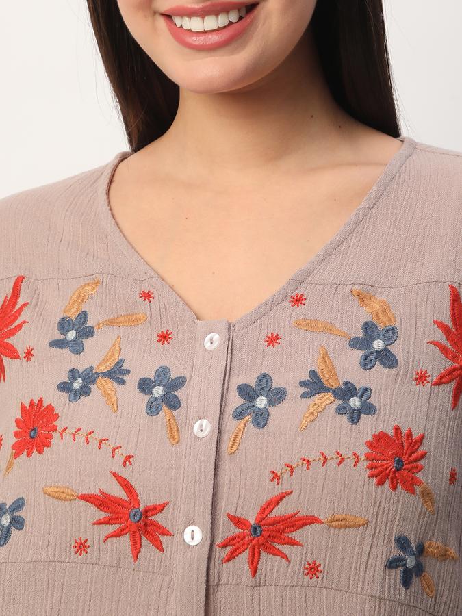 Women Ethnic Embroidered Tunic image number 3