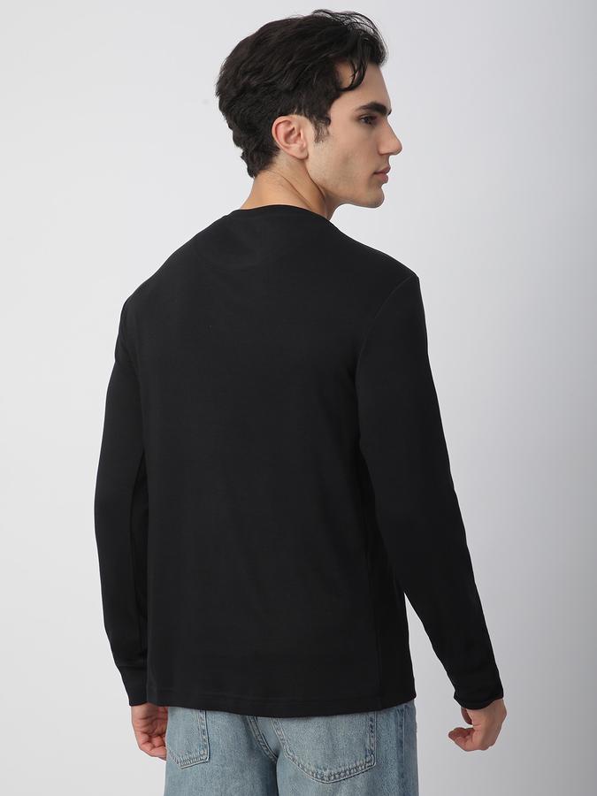 Solid Men Round Neck T-Shirt image number 2