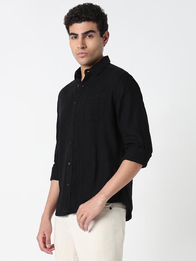 Men Solid Casual Shirt image number 3