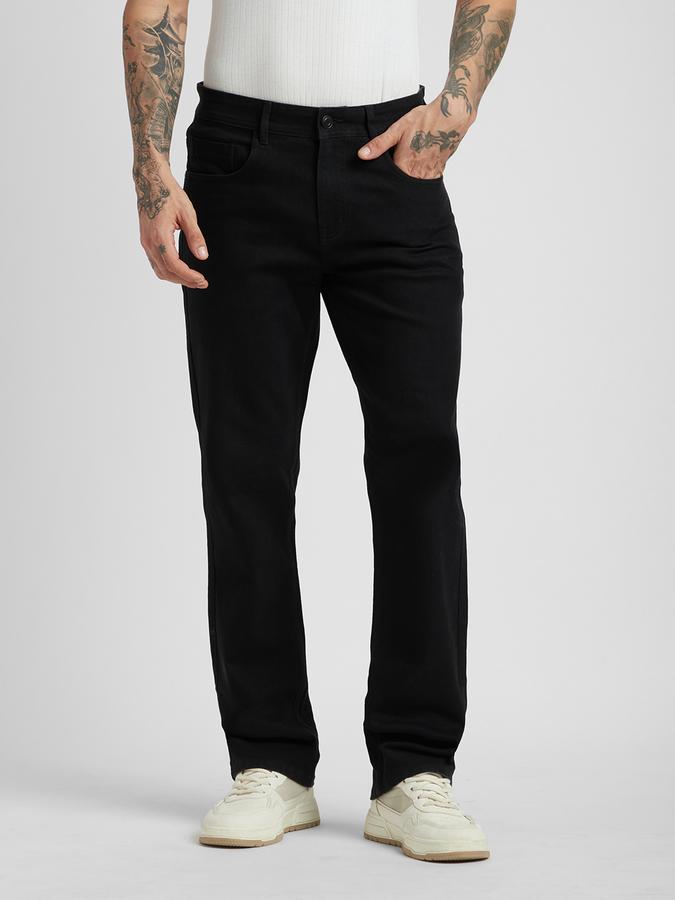 Men Cotton Blend Straight Fit Mid Rise Clean Look Jeans