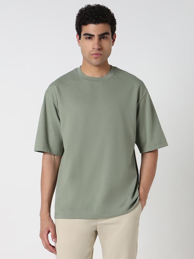 Solid Men Round Neck T-Shirt image number 1