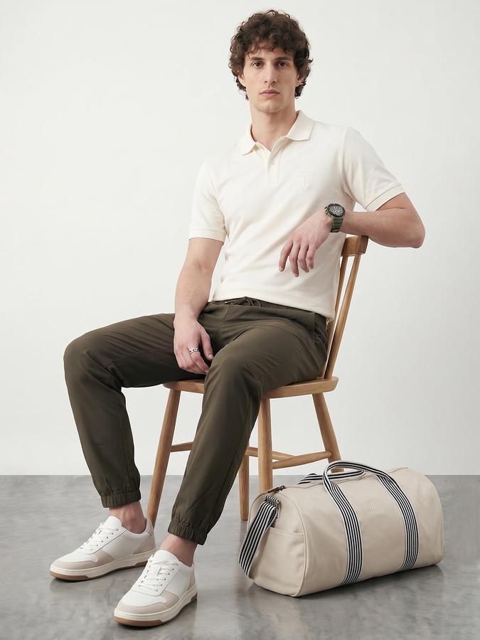 R&B Mens Green Slim Fit Solid Mid Rise Trousers