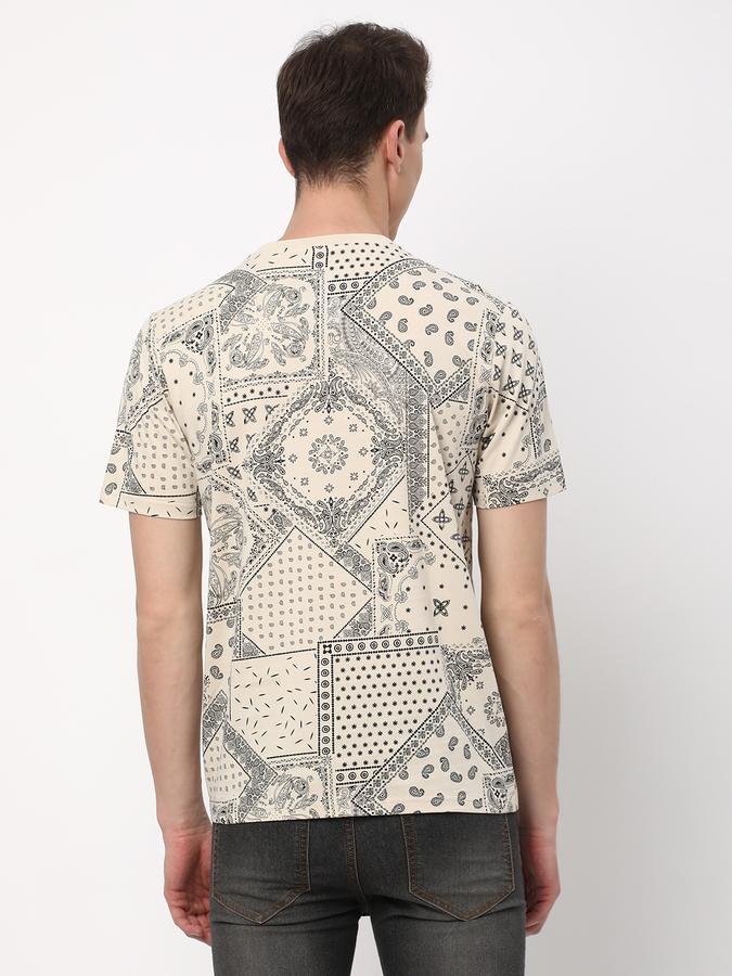 Men Printed Regular Fit Round-Neck T-Shirt image number 2