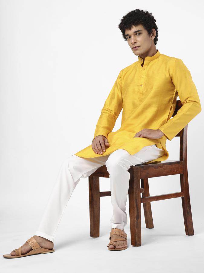 R&B Men White Kurtas image number 1