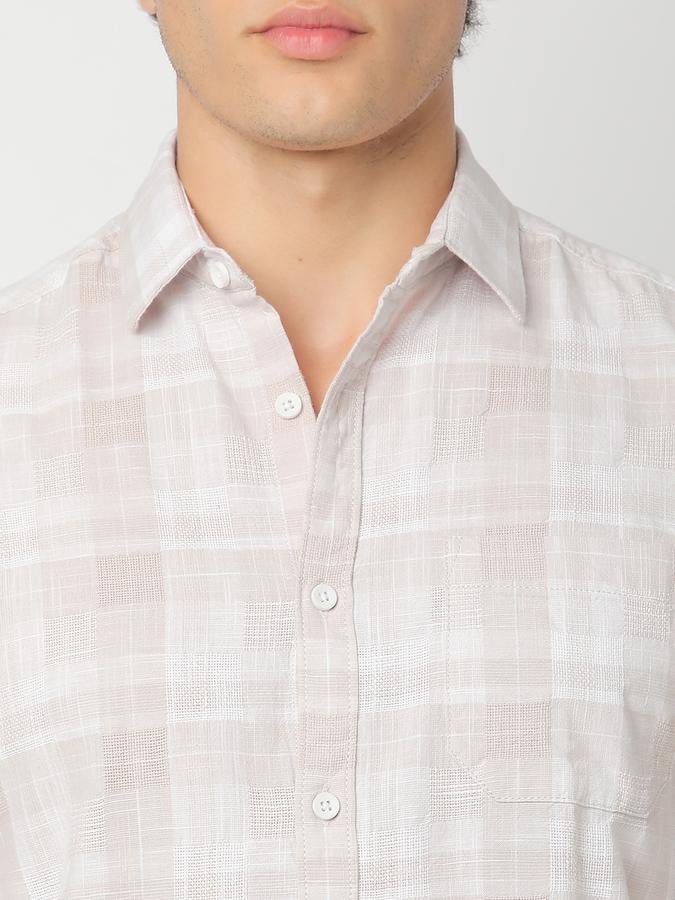 Men Checkered Casual Shirt image number 3