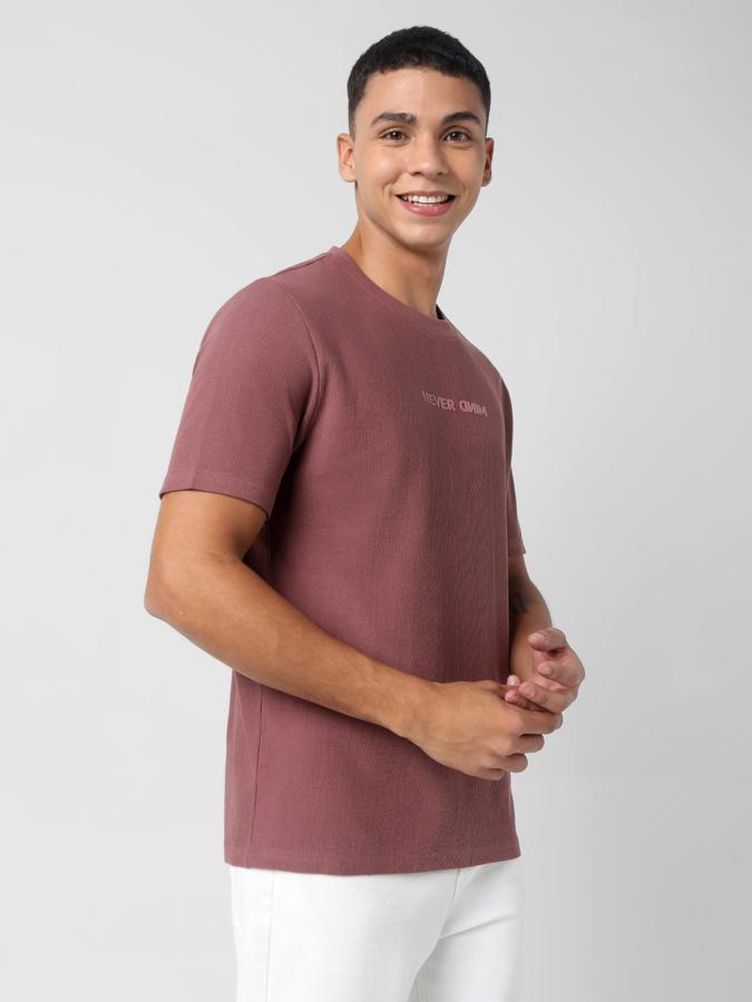 Men Typographic Print Regular Fit Round-Neck T-Shirt image number 2