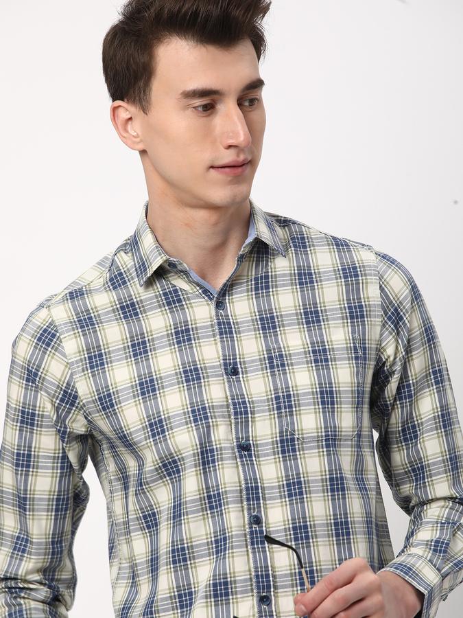 Men Checked Regular Fit Shirt with Patch Pocket image number 0