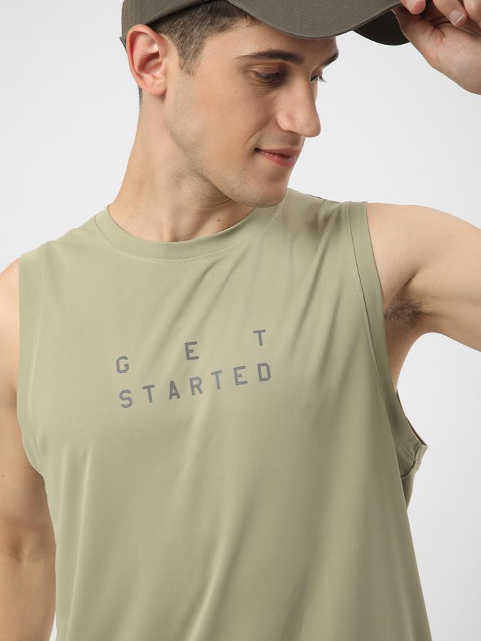 Men Typographic Print Round-Neck Sleeveless Vest image number 0