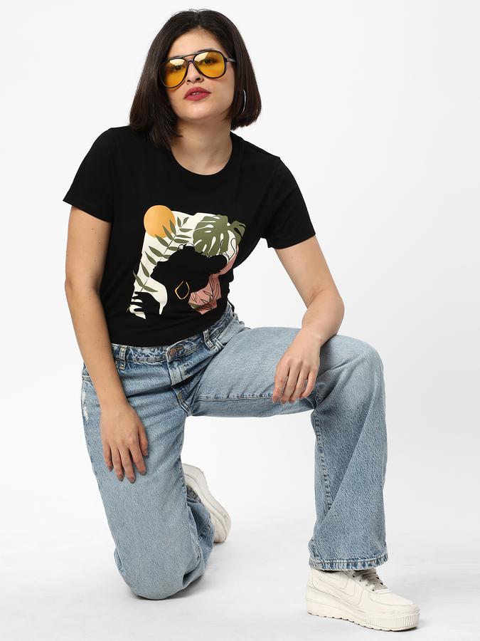 Women Graphic Print Round-Neck T-Shirt image number 1