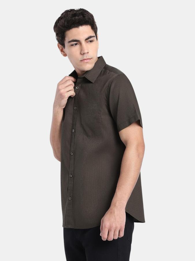 R&B  Olive Solid Men Short Sleeves Regular Fit Shirts
