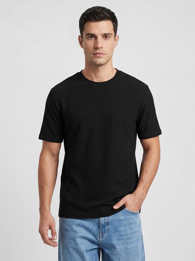 R&B Black Solid Men Round Neck Regular Fit Short Sleeves T-Shirt 