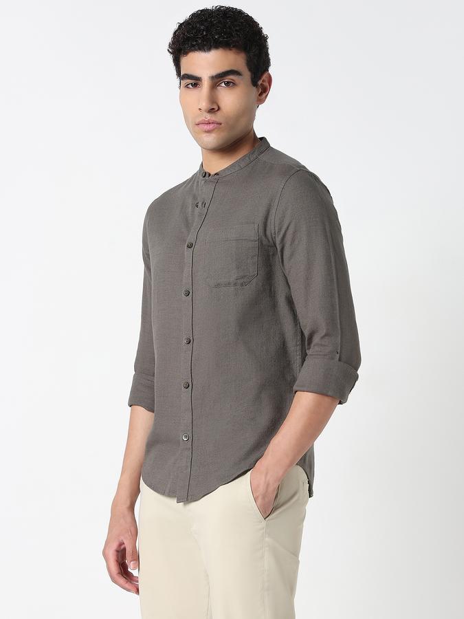 Men Solid Casual Shirt image number 3