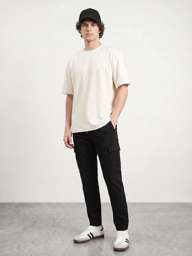 R&B Men Black Relaxed Fit Mid Rise Cargo Jeans