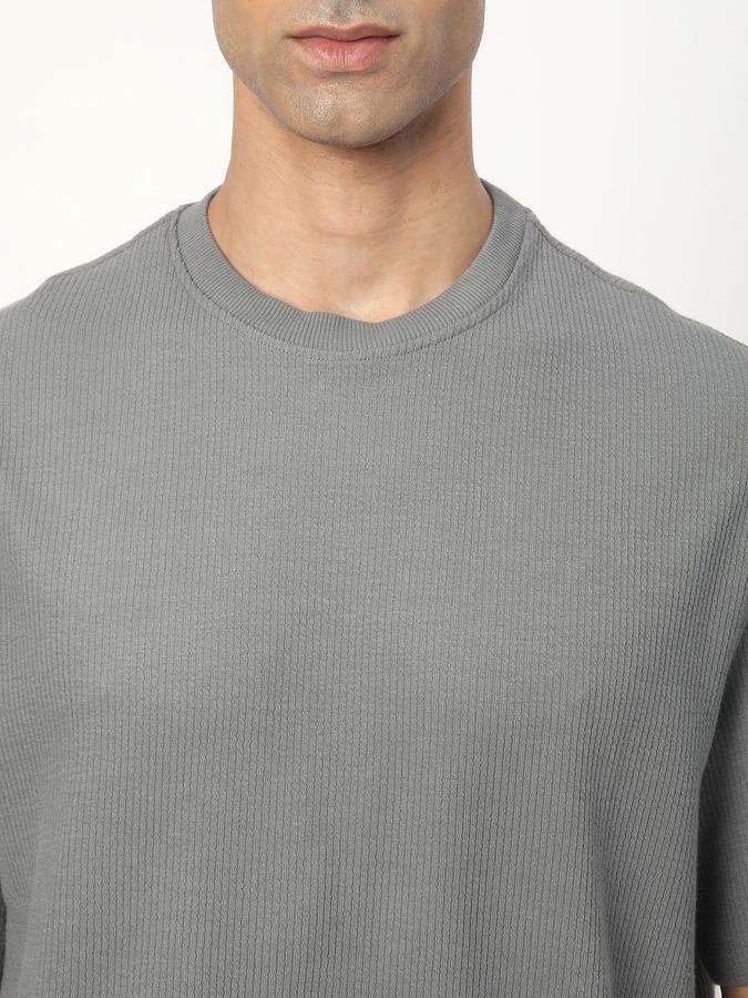 Self Design Men Round Neck T-Shirt image number 3