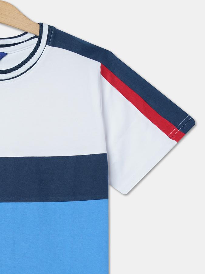 Boys Colourblock Regular Fit Crew-Neck T-Shirt image number 2
