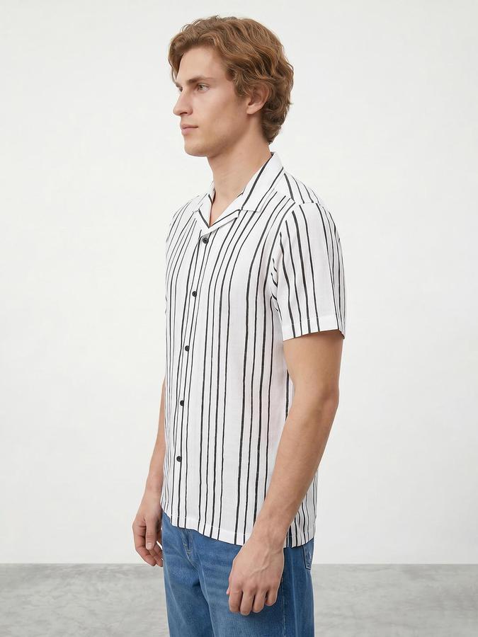 R&B Men Off White Vertical Stripes Resort Collar Short Sleeves Regular Fit Shirt