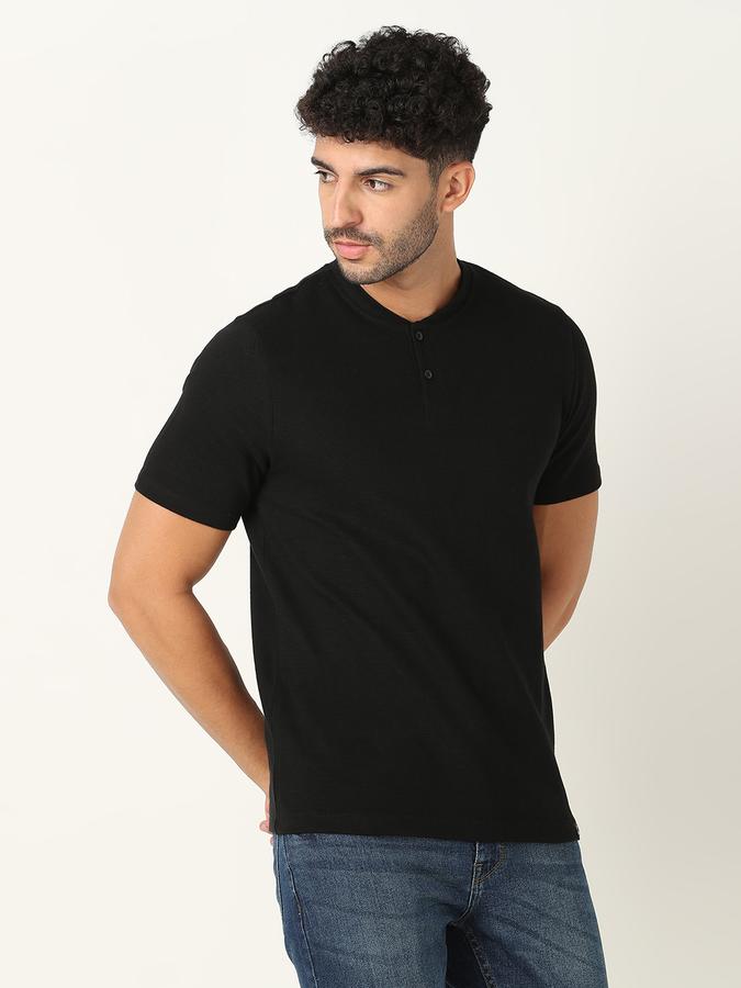 Men Solid Regular Fit T-shirt data-index=