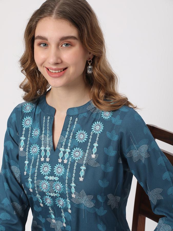 Women Embroidered Straight Kurta image number 0