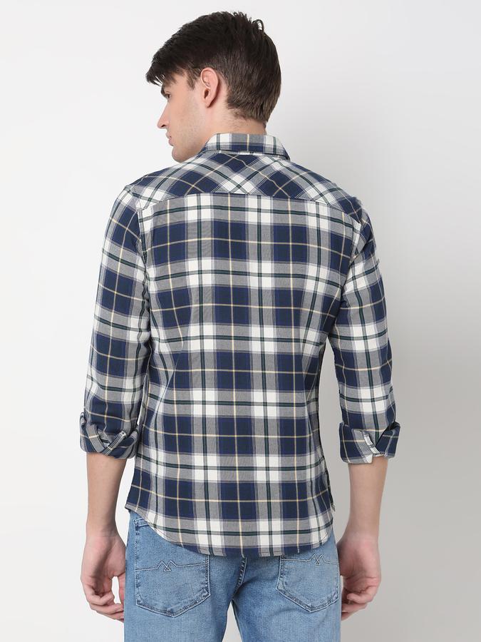 Men Checked Regular Fit Shirt with Patch Pocket image number 3