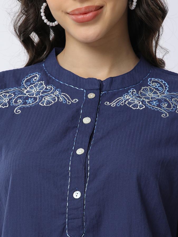 Women Cotton Regular Fit Mandarin Collar Embroidered Kurta
