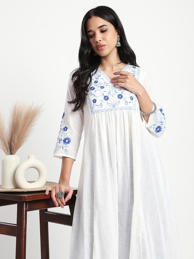 Women Viscose Relaxed Fit V Neck Embroidered Kurta