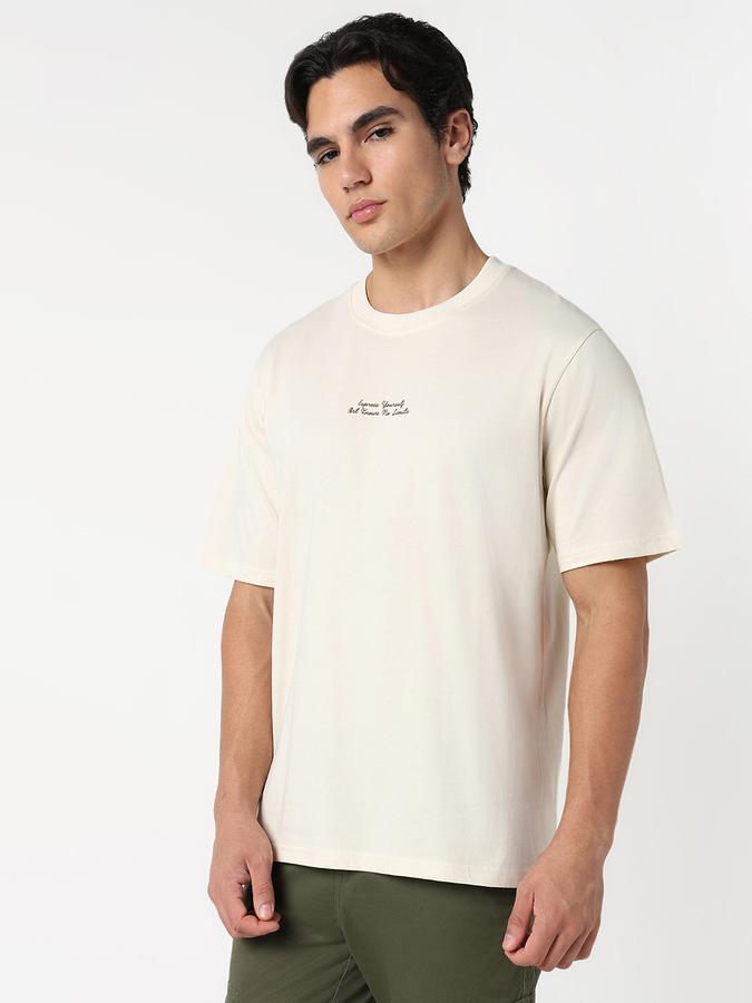 Solid Men Round Neck T-Shirt image number 2