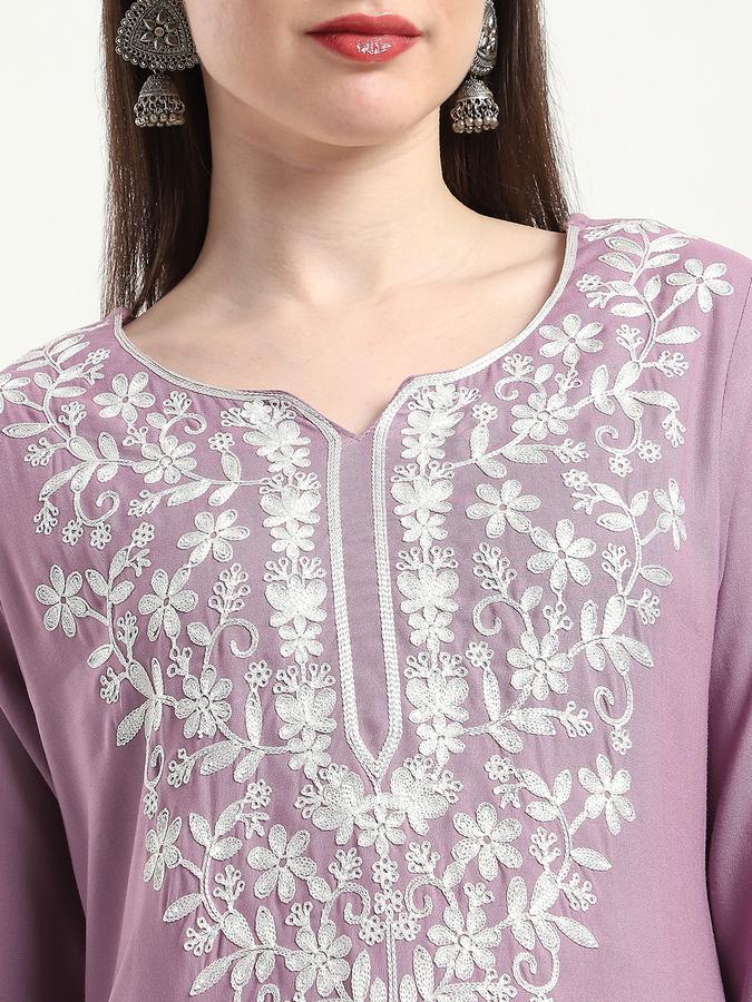 Women Viscose Regular Fit Round Neck Embroidered Kurta