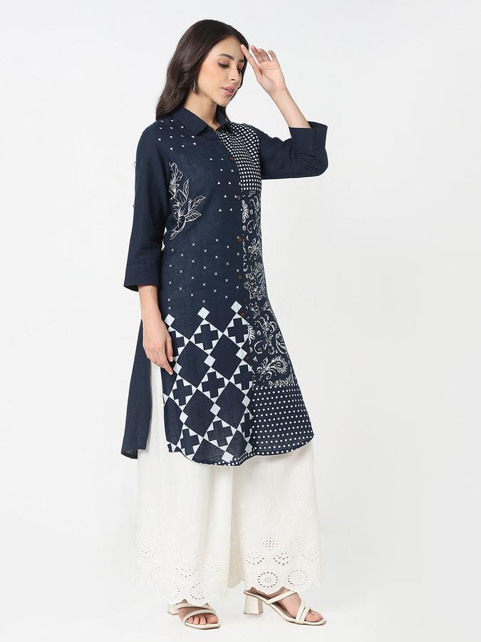 Women's regular fit casual patch work printed collared straight kurta with 3/4th sleeves  image number 3
