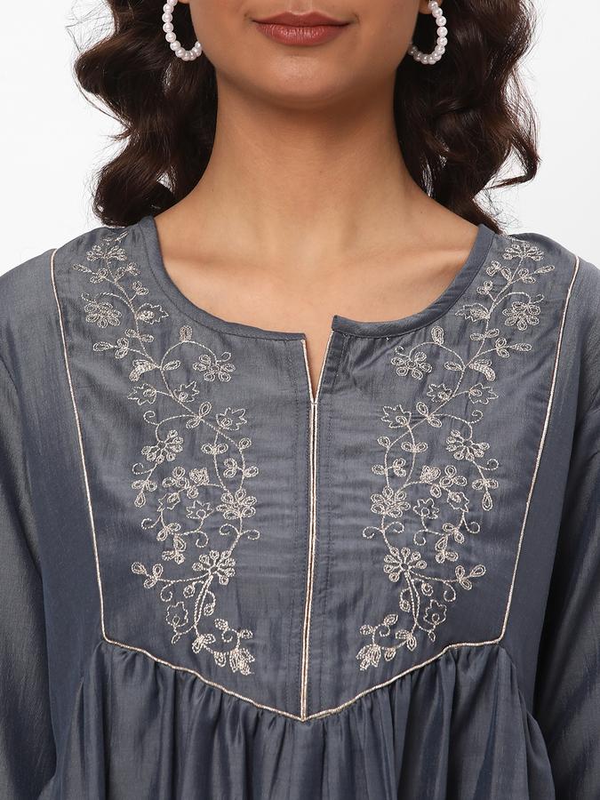 R&B Women's Embroidered Regular Flared Kurta 3-Q Sleeves image number 3