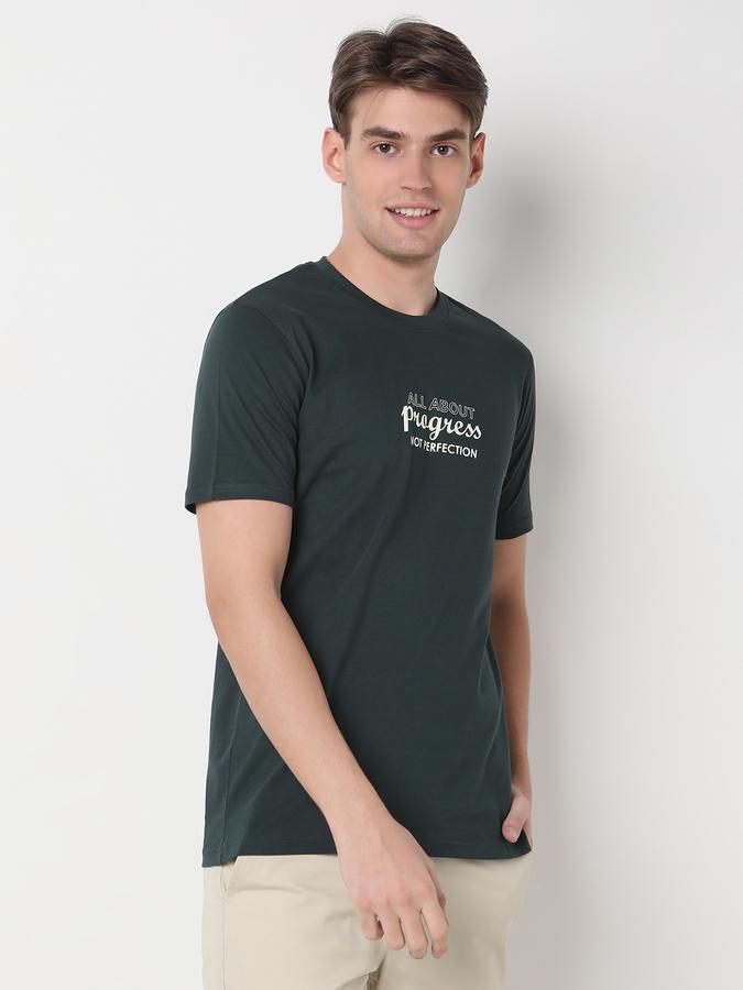 Men Typographic Print Regular Fit Crew-Neck T-Shirt image number 2