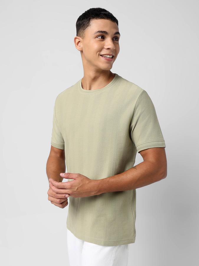 Men Regular Fit Round-Neck T-Shirt with Short Sleeves image number 1