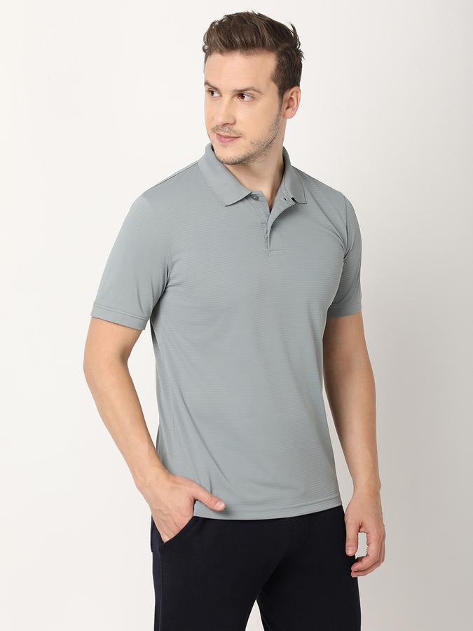 Men Solid Regular Fit T-shirt image number 2