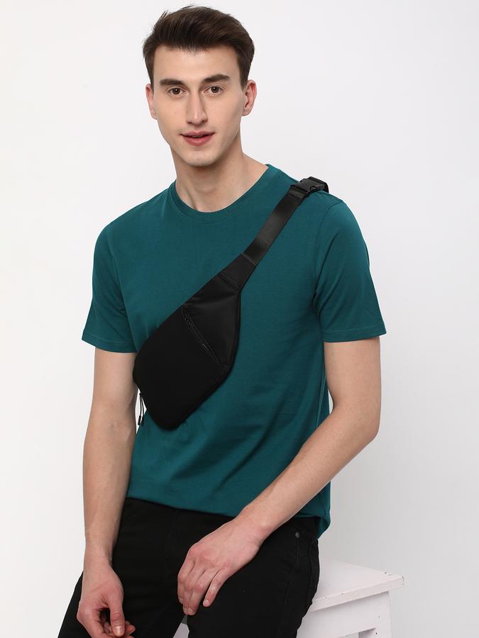 Men Regular Fit Round-Neck T-Shirt image number 0