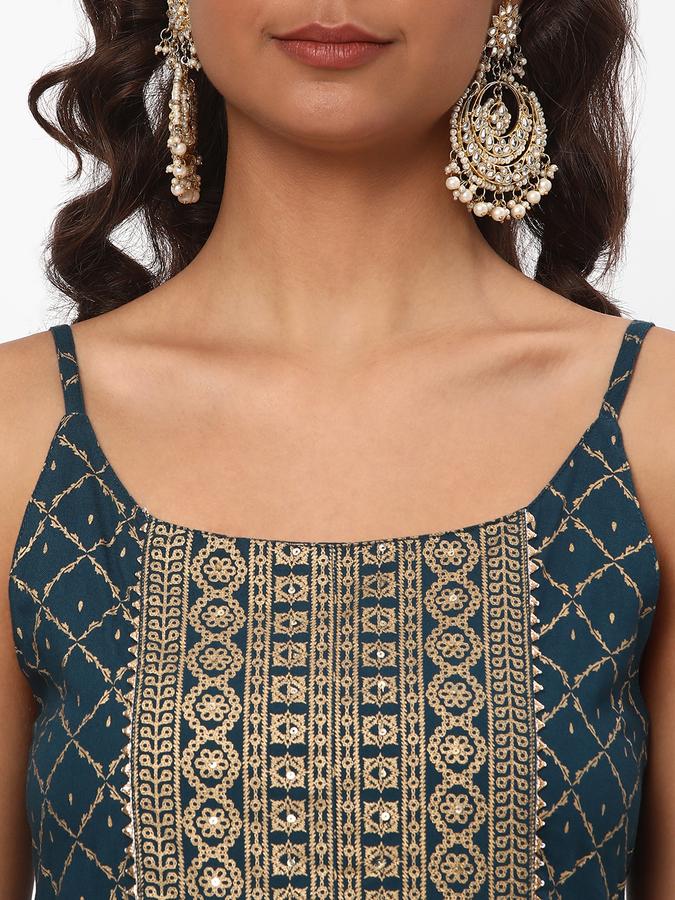 Women Embroidered Straight Kurta Set image number 3