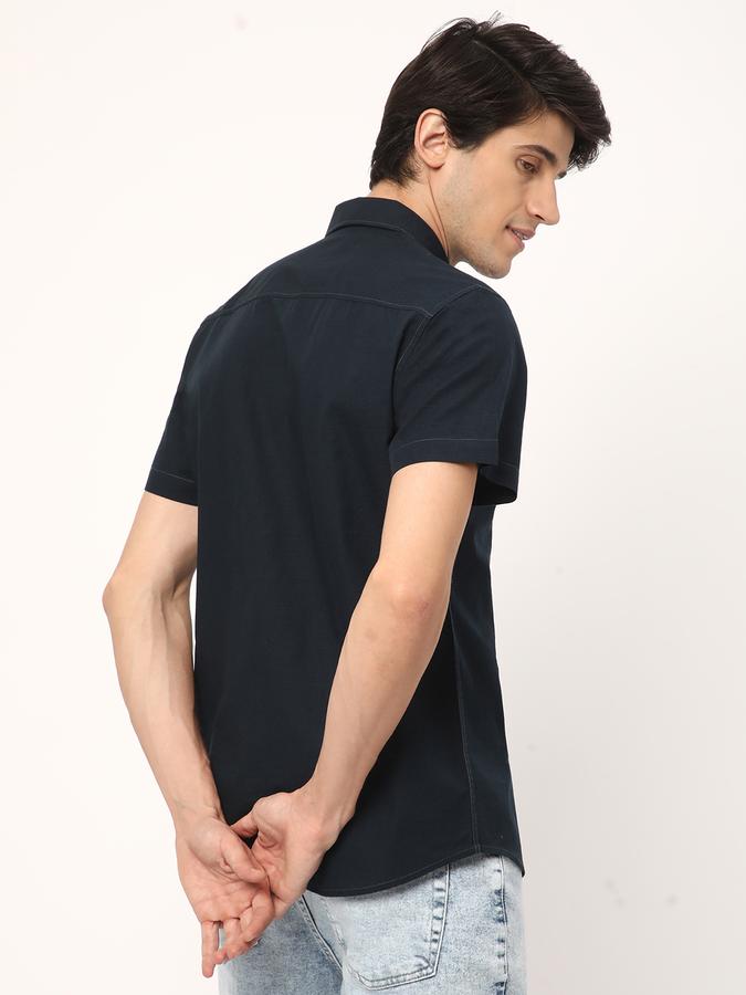 Men Regular Fit Cutaway Collar Shirt image number 2
