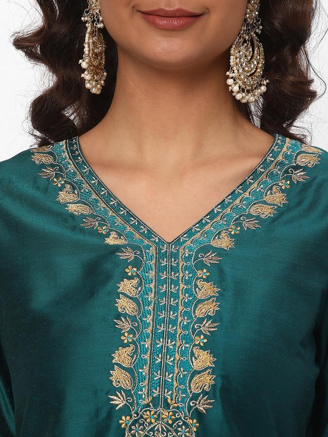 R&B Women's Embroidered Regular Straight Kurta 3-Q Sleeves image number 2