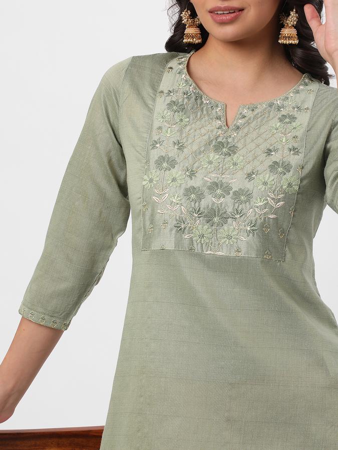 Women Poly Blend Regular Fit Round Neck Embroidered Kurta
